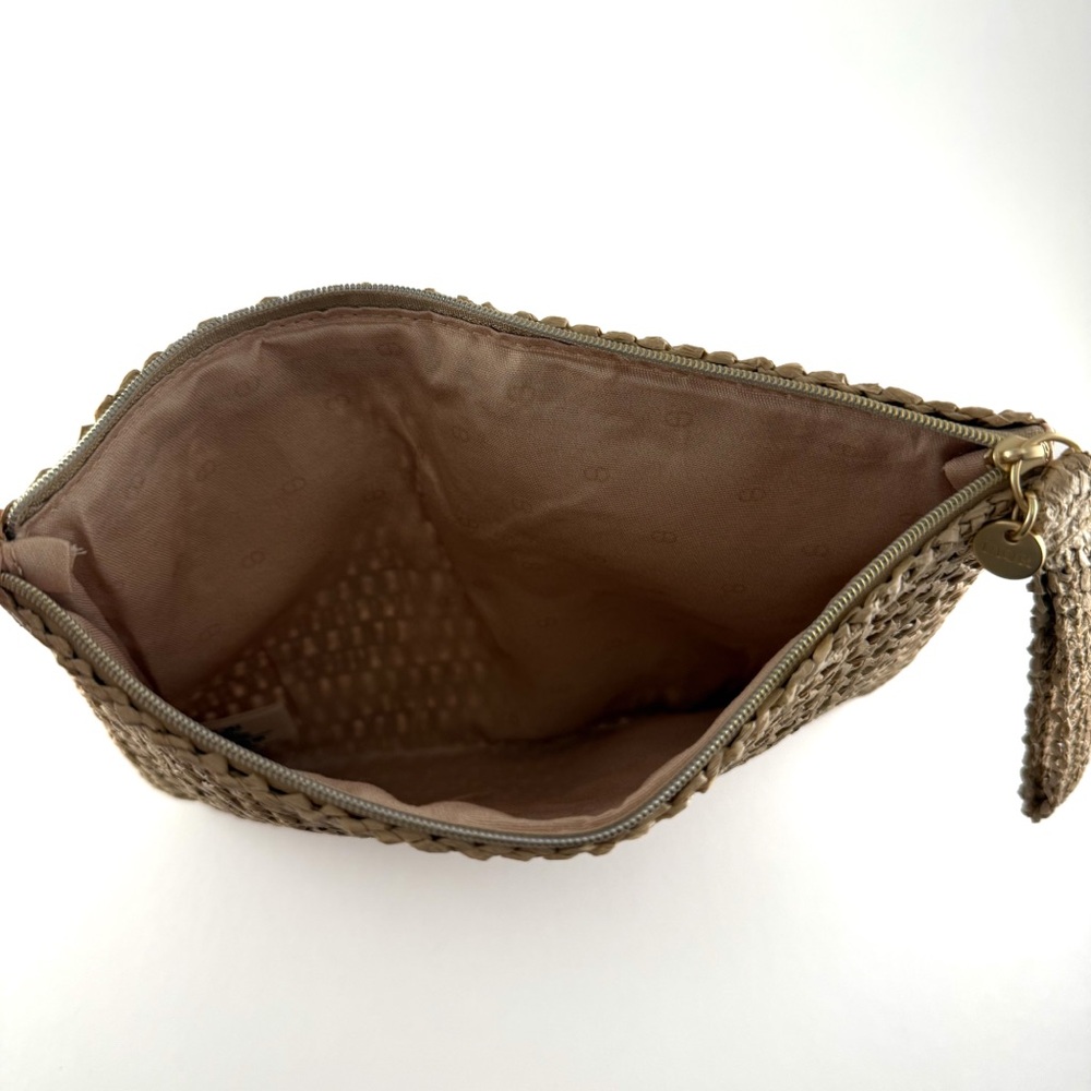 Dior Solar Limited-Edition Summer Raffia Pouch - Picture 5 of 8